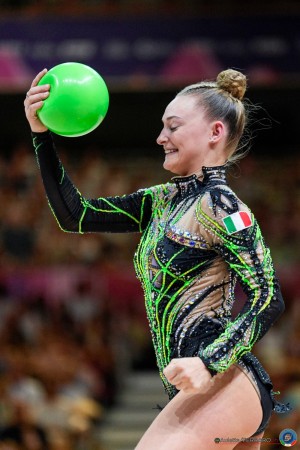 rg wch26 f aa dragas tara ita   joe3442 auletta ferraro ph
