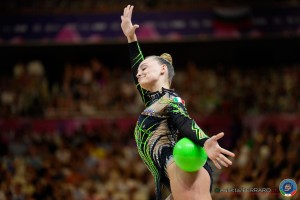 rg wch26 f app dragas tara ita   joe8493 auletta ferraro ph
