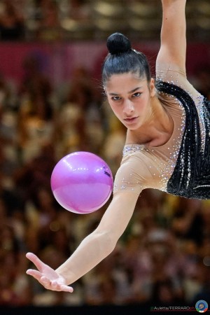 rg wch26 q raffaeli sofia   joe0069 auletta ferraro ph
