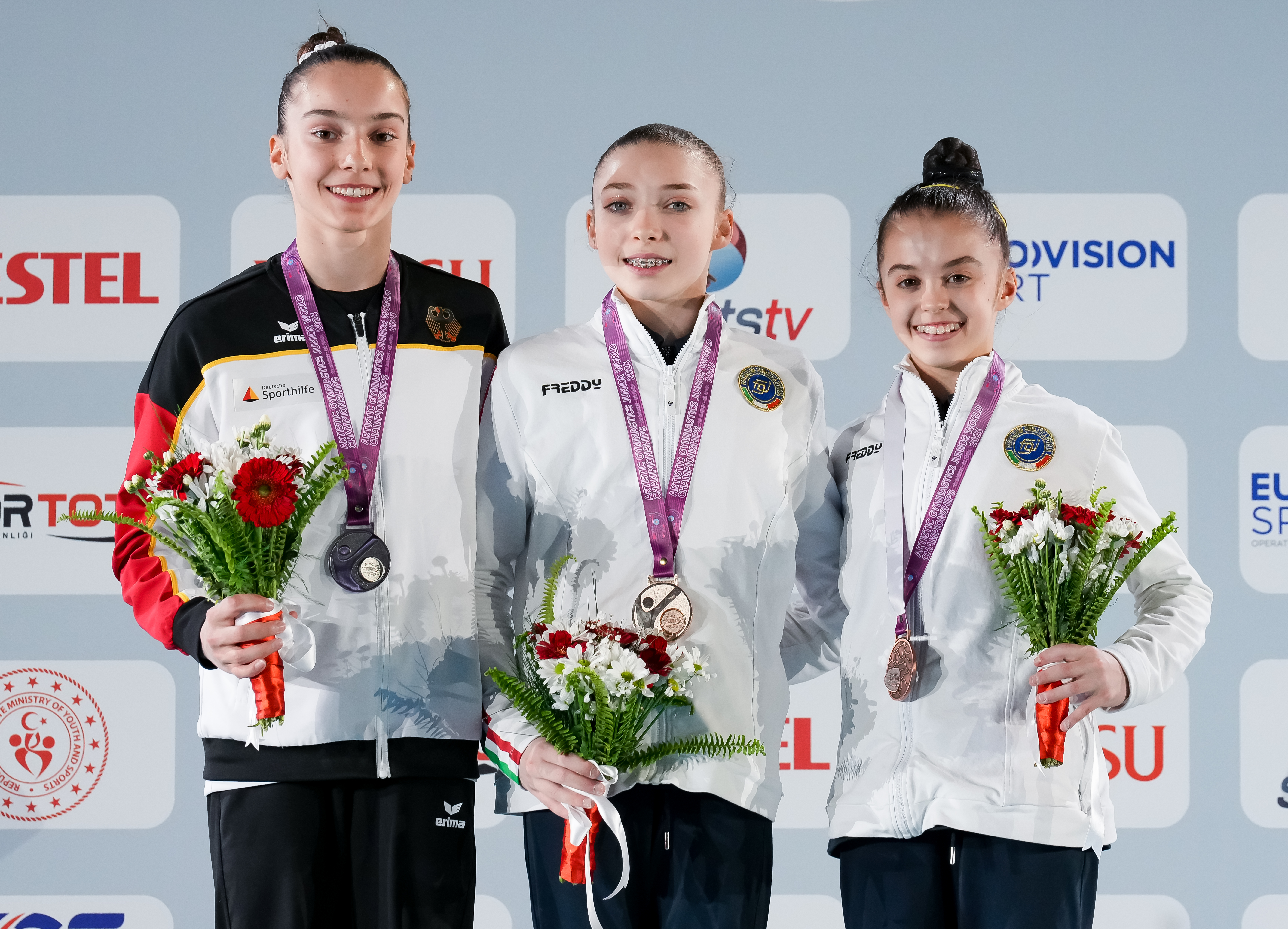 イタリア体操連盟 – アンタルヤ – トルコでマメリの賛歌が鳴り響く: ジュニア世界選手権で 5 つの青いメダル